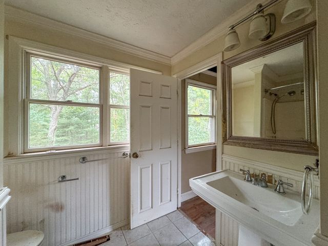 19 Montgomery Dr, Plymouth, MA 02360