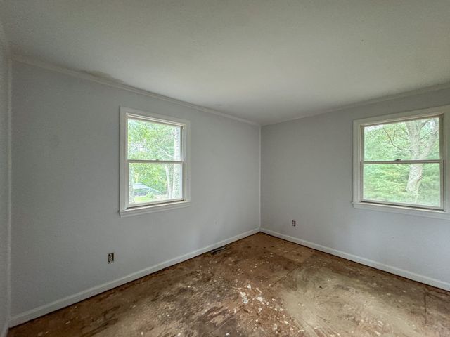 19 Montgomery Dr, Plymouth, MA 02360