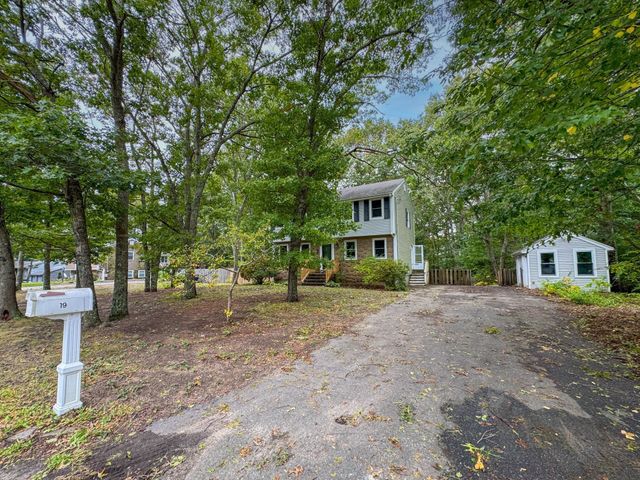 19 Montgomery Dr, Plymouth, MA 02360