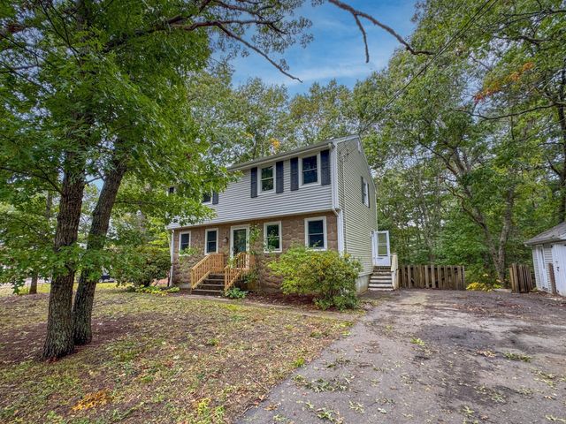 19 Montgomery Dr, Plymouth, MA 02360