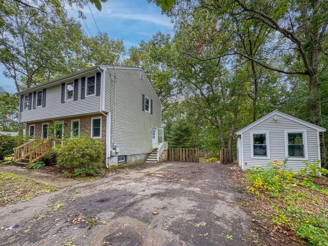 19 Montgomery Dr, Plymouth, MA 02360