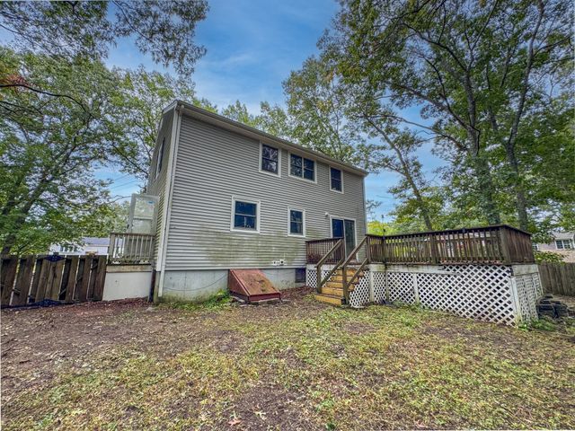 19 Montgomery Dr, Plymouth, MA 02360