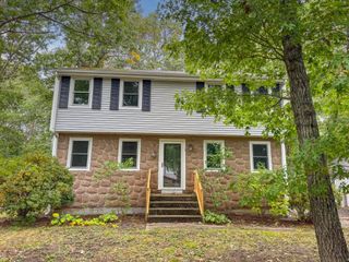 19 Montgomery Dr, Plymouth, MA 02360