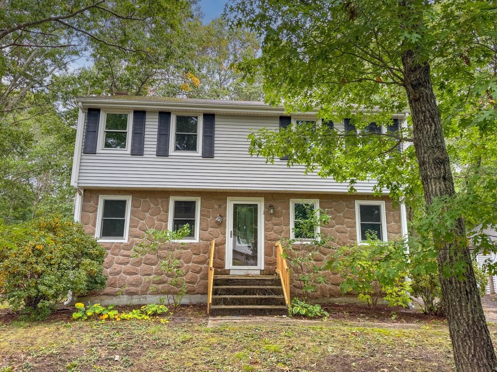 19 Montgomery Dr, Plymouth, MA 02360