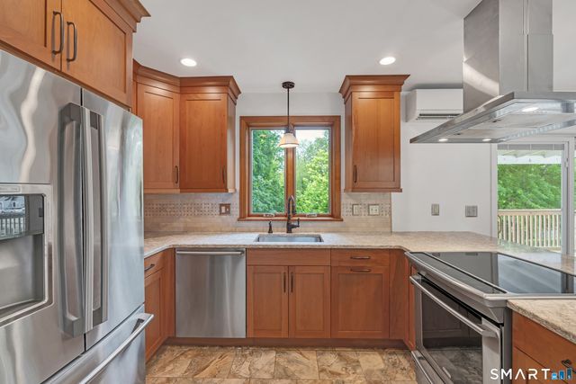 15 Shannon Lane, Groton, CT 06340