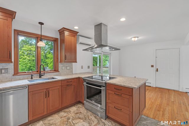 15 Shannon Lane, Groton, CT 06340