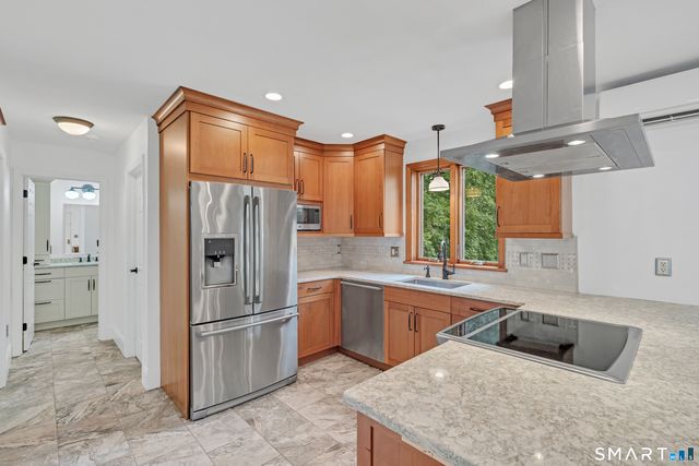 15 Shannon Lane, Groton, CT 06340