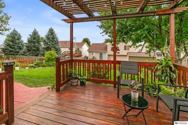 16617 Erskine Street, Omaha, NE 68116