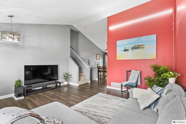 16617 Erskine Street, Omaha, NE 68116