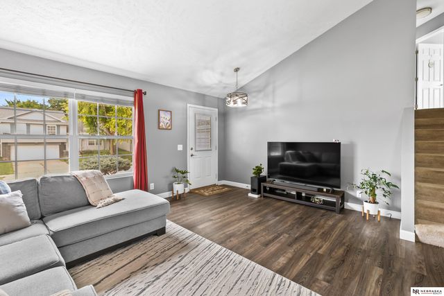 16617 Erskine Street, Omaha, NE 68116