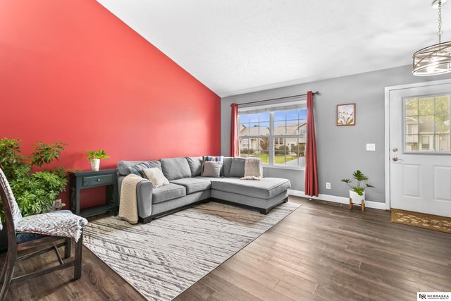 16617 Erskine Street, Omaha, NE 68116