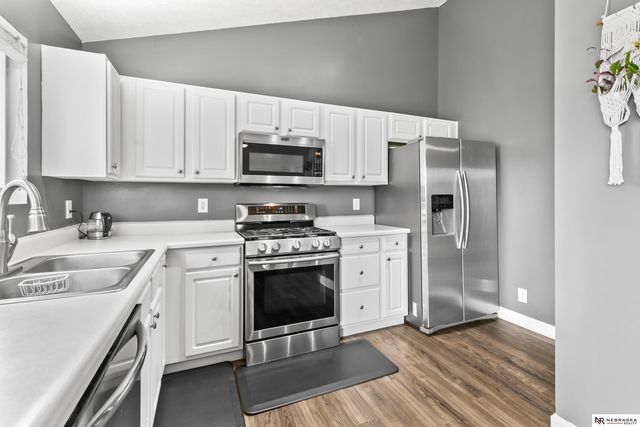 16617 Erskine Street, Omaha, NE 68116