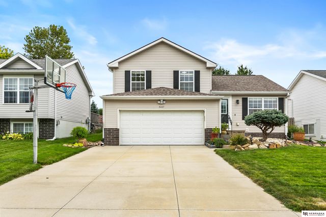 16617 Erskine Street, Omaha, NE 68116