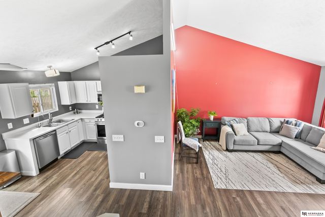 16617 Erskine Street, Omaha, NE 68116