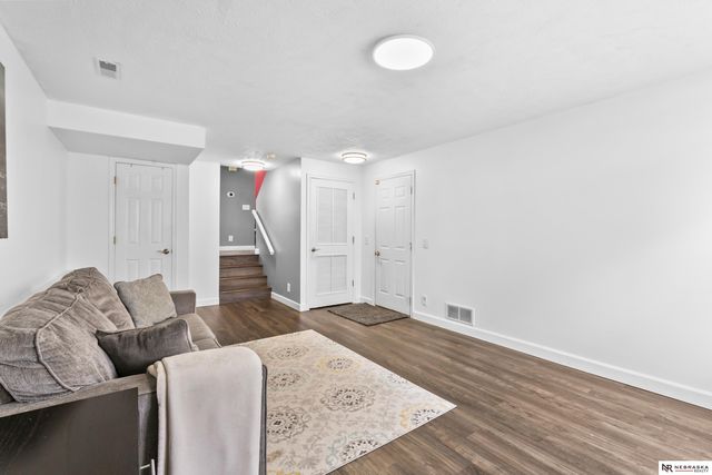 16617 Erskine Street, Omaha, NE 68116