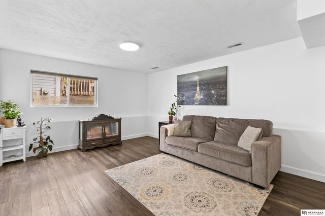 16617 Erskine Street, Omaha, NE 68116