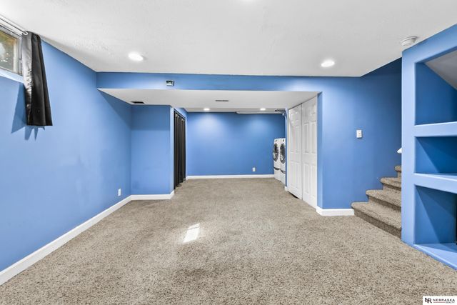 16617 Erskine Street, Omaha, NE 68116