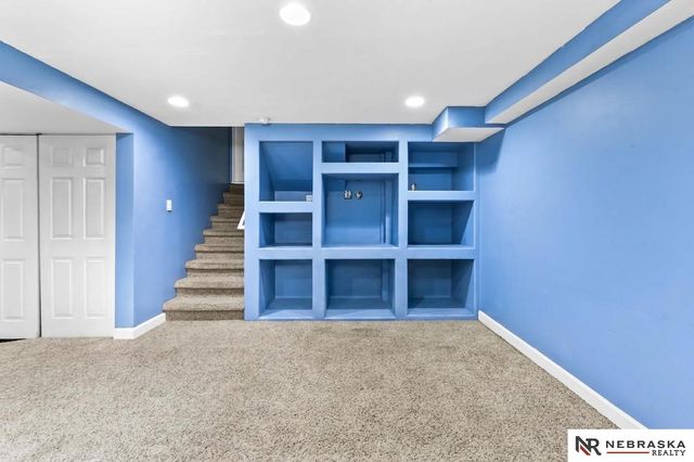 16617 Erskine Street, Omaha, NE 68116