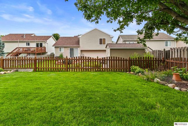 16617 Erskine Street, Omaha, NE 68116