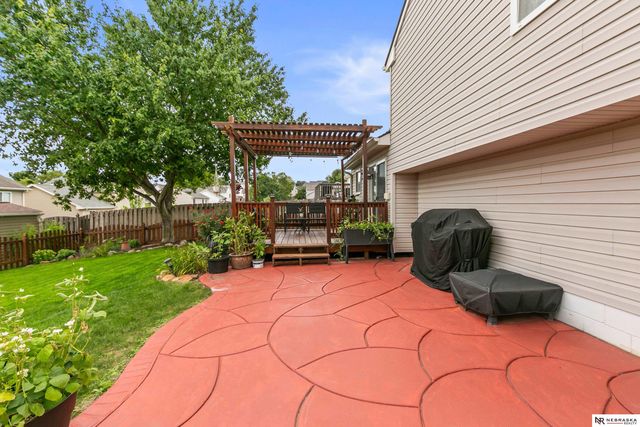 16617 Erskine Street, Omaha, NE 68116
