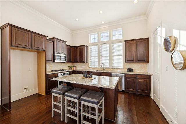 9682 Knight Road, Houston, TX 77045