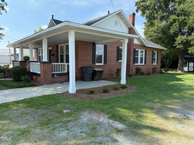 3902 W Wilson Street, Farmville, NC 27828