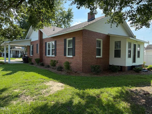 3902 W Wilson Street, Farmville, NC 27828