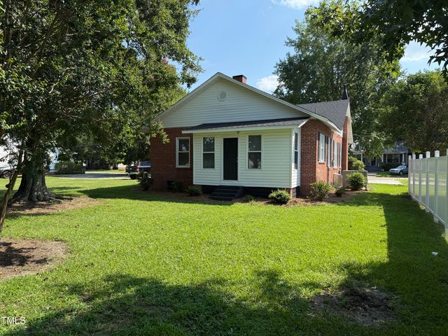 3902 W Wilson Street, Farmville, NC 27828