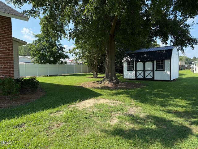 3902 W Wilson Street, Farmville, NC 27828