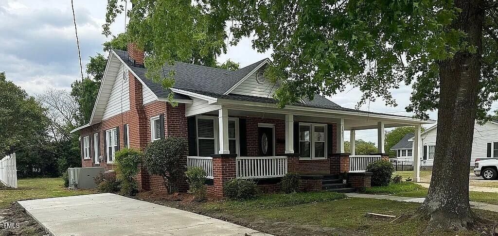 3902 W Wilson Street, Farmville, NC 27828