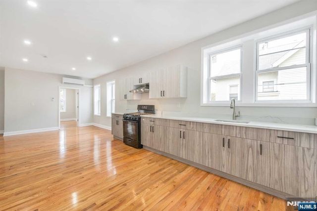 129 Maple Avenue 6, Montclair, NJ 07042