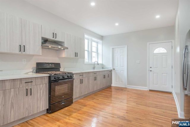 129 Maple Avenue 6, Montclair, NJ 07042