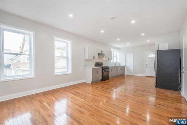 129 Maple Avenue 6, Montclair, NJ 07042