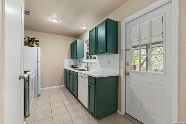211 DOESKIN DR, Boerne, TX 78006