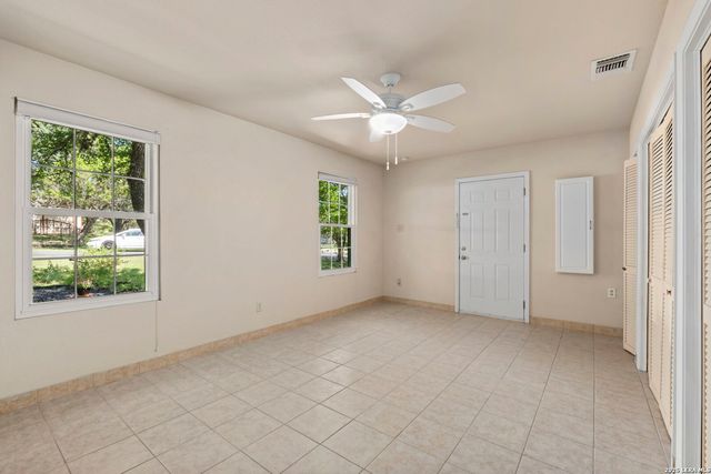 211 DOESKIN DR, Boerne, TX 78006