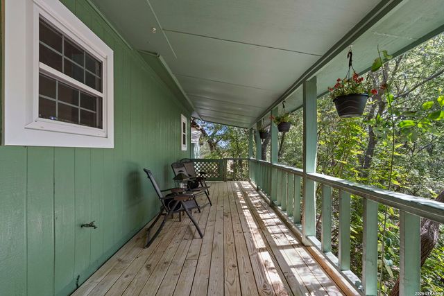 211 DOESKIN DR, Boerne, TX 78006