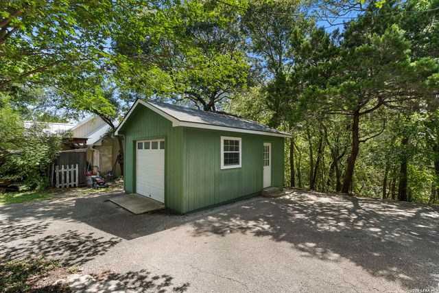 211 DOESKIN DR, Boerne, TX 78006