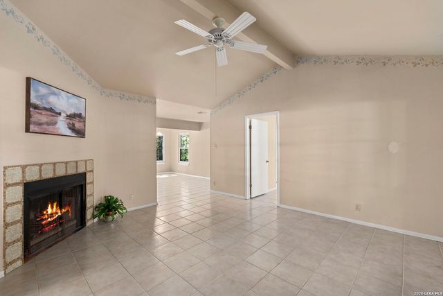 211 DOESKIN DR, Boerne, TX 78006