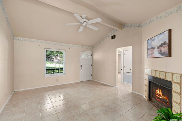 211 DOESKIN DR, Boerne, TX 78006