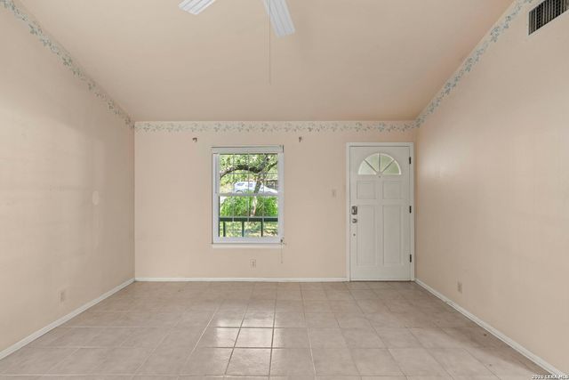 211 DOESKIN DR, Boerne, TX 78006