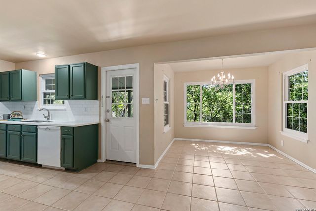 211 DOESKIN DR, Boerne, TX 78006