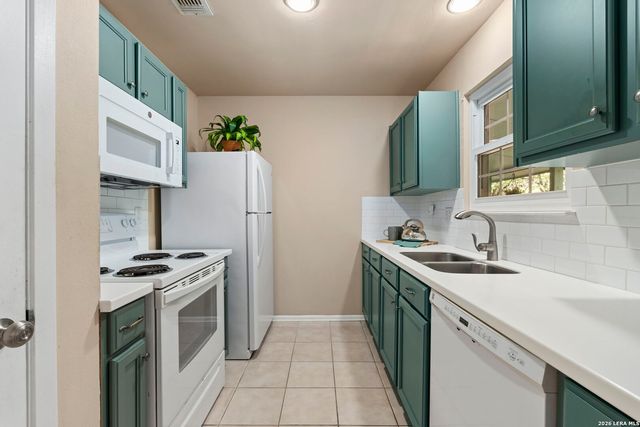 211 DOESKIN DR, Boerne, TX 78006