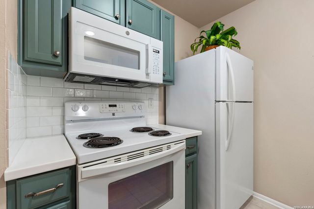 211 DOESKIN DR, Boerne, TX 78006