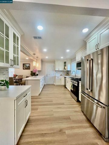 124 Fuschia Ct, Martinez, CA 94553
