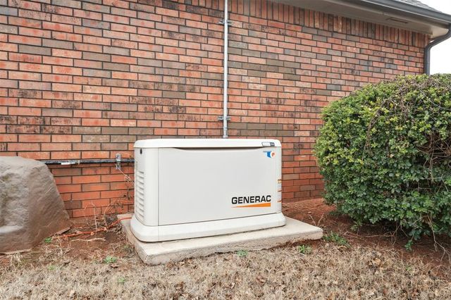 1001 N Bittercreek Terrace, Mustang, OK 73064