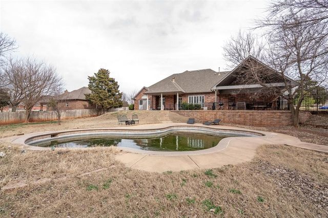 1001 N Bittercreek Terrace, Mustang, OK 73064