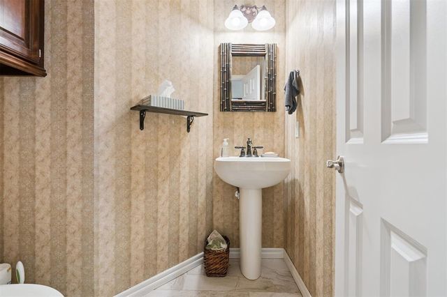 1001 N Bittercreek Terrace, Mustang, OK 73064