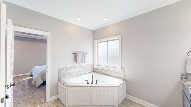 105 Southern Winds Dr, Enterprise, AL 36330