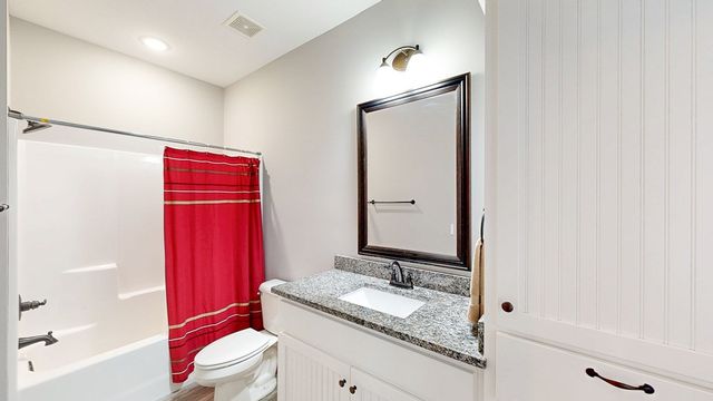 105 Southern Winds Dr, Enterprise, AL 36330