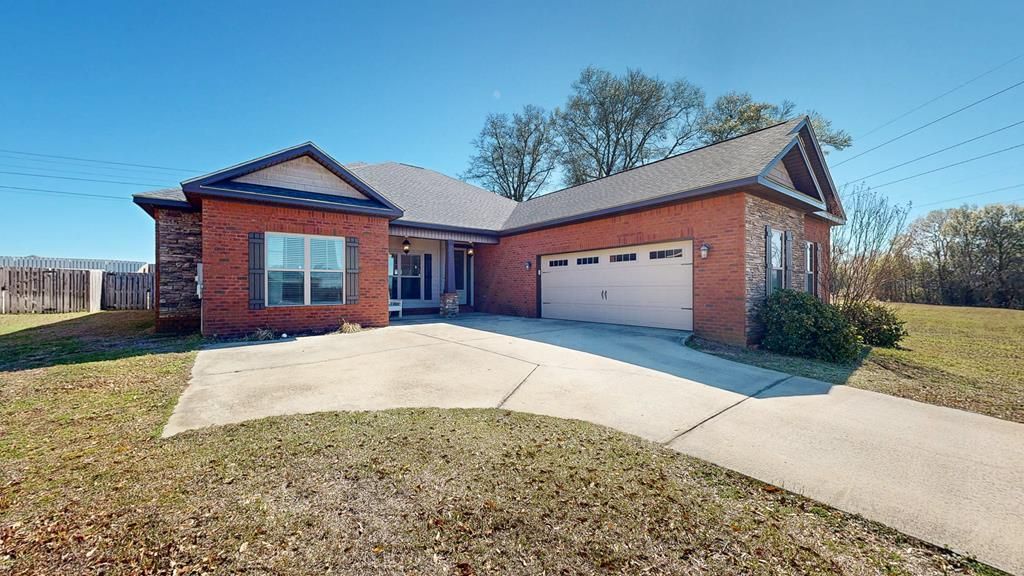 105 Southern Winds Dr, Enterprise, AL 36330